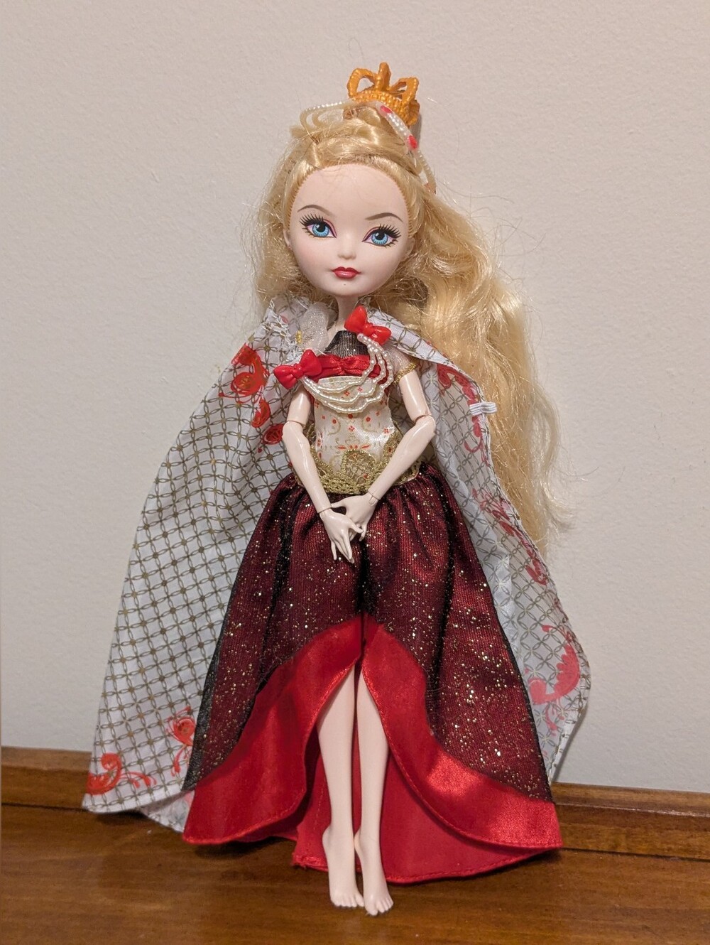 Ever After High Legacy Day Apple White doll